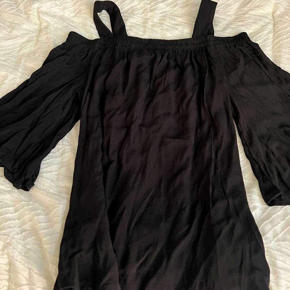 Black cold-shoulder top